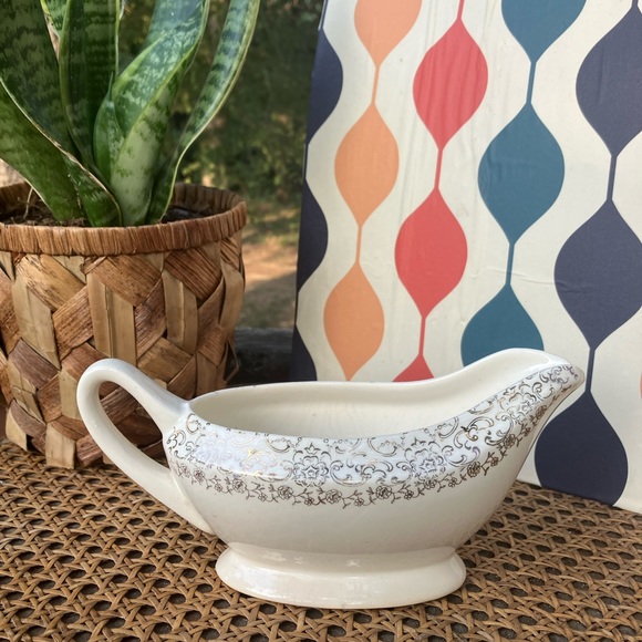 French Saxon China 22K Gold Lace Gravy Boat with Floral Bouquet - Picture 5 of 14